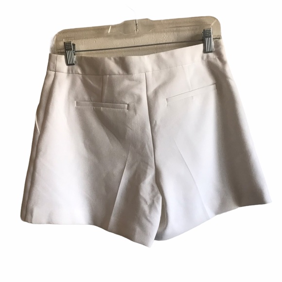 NWT. Trina Turk Valera shorts. Size 2 - Picture 6 of 6